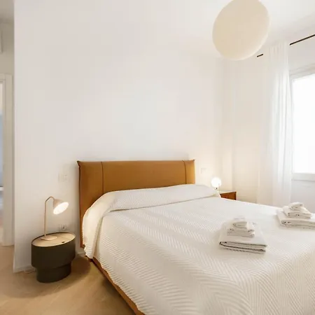 아파트 Is Tres Damas - Chic Living In The Heart Of The Town 칼리아리