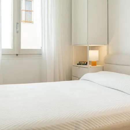 Is Tres Damas - Chic Living In The Heart Of The Town 칼리아리
