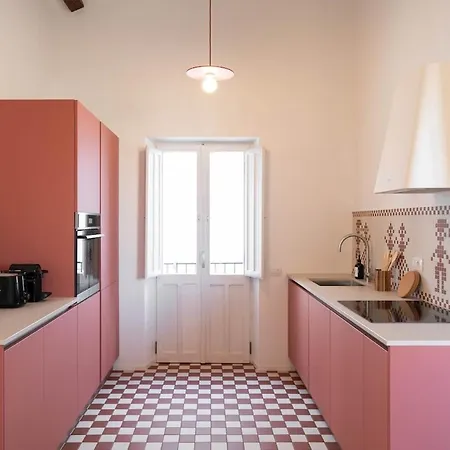 Is Tres Damas - Chic Living In The Heart Of The Town