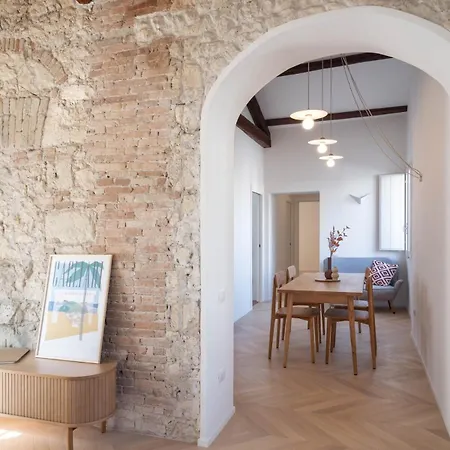 Апартаменты Is Tres Damas - Chic Living In The Heart Of The Town *