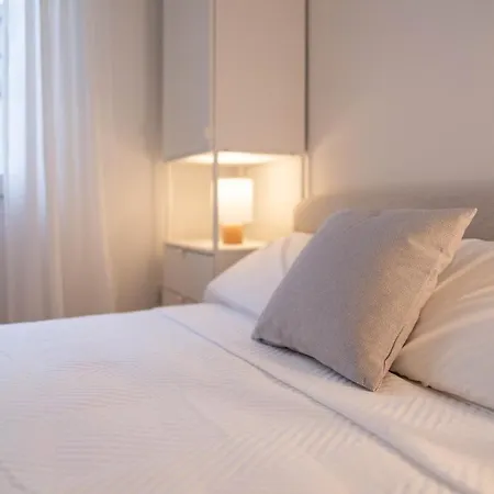 Апартаменты Is Tres Damas - Chic Living In The Heart Of The Town Кальяри