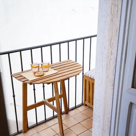 Is Tres Damas - Chic Living In The Heart Of The Town