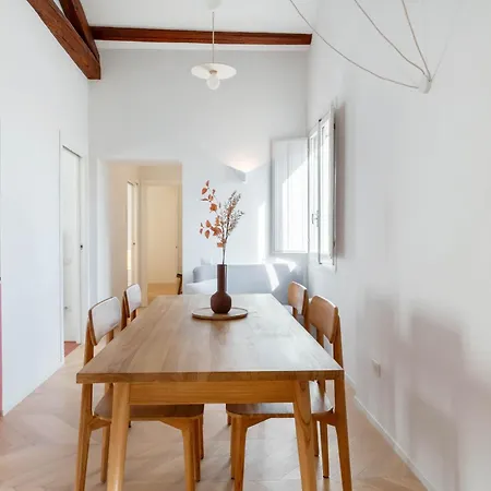 Is Tres Damas - Chic Living In The Heart Of The Town *