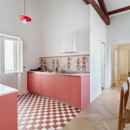 Is Tres Damas - Chic Living In The Heart Of The Town