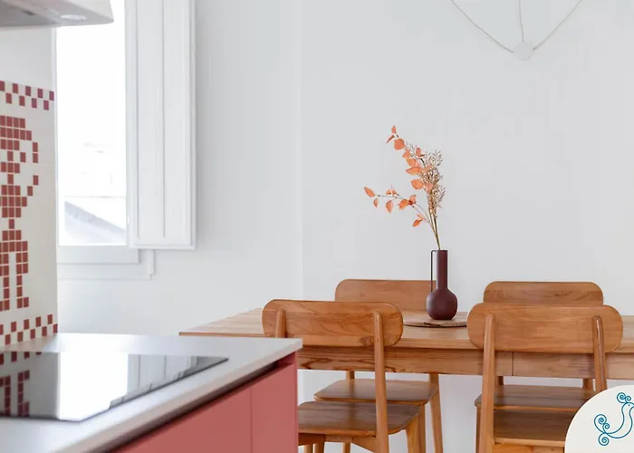 Is Tres Damas - Chic Living In The Heart Of The Town