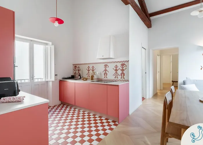 Is Tres Damas - Chic Living In The Heart Of The Town