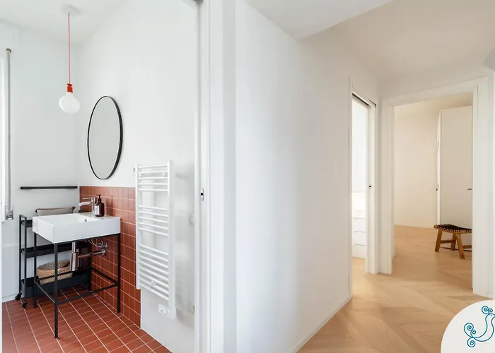 Is Tres Damas - Chic Living In The Heart Of The Town